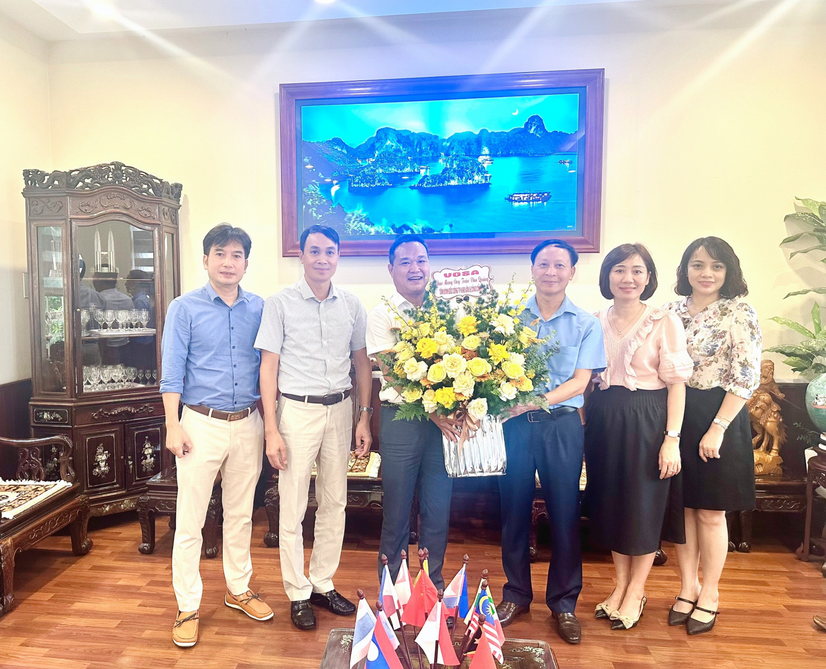 Công ty cổ phần Đại lý Hàng hải Việt Nam (VOSA) tới thăm và làm việc tại Công ty Kho vận và Cảng Cẩm Phả - Vinacomin